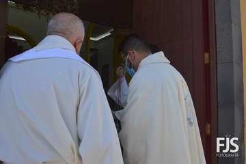 Solemne función religiosa en el templo de Lomo Magullo en honor de la Virgen de las Nieves/Francisco Javier Santana.